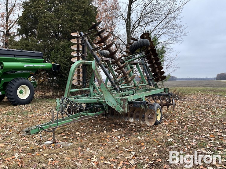 john-deere-230-image-1