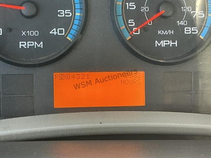 2009-international-7400-image-27