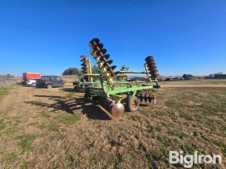 john-deere-230-image-5