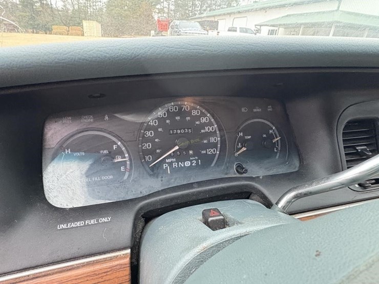 1995-ford-crown-victoria-lx-car-image-14