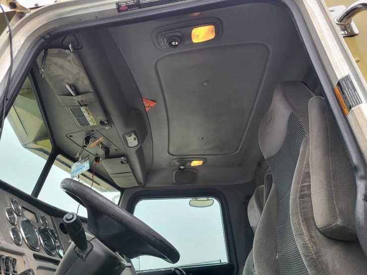 2012-peterbilt-386-image-52