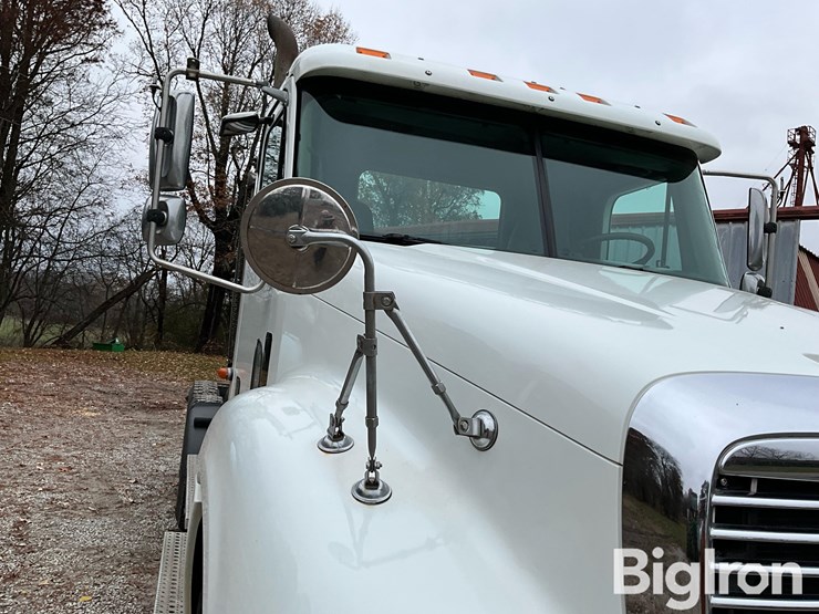 freightliner-columbia-120-image-15