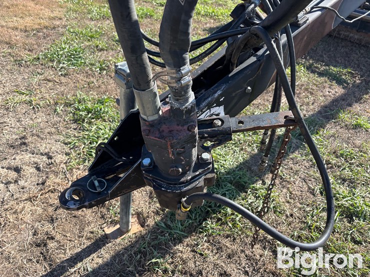 hesston-1265-image-9