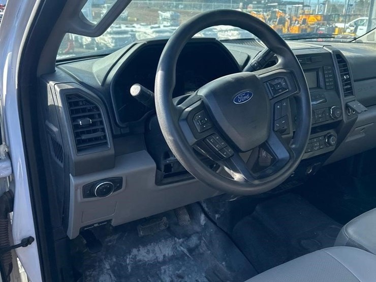 ford-f350-xl-image-26