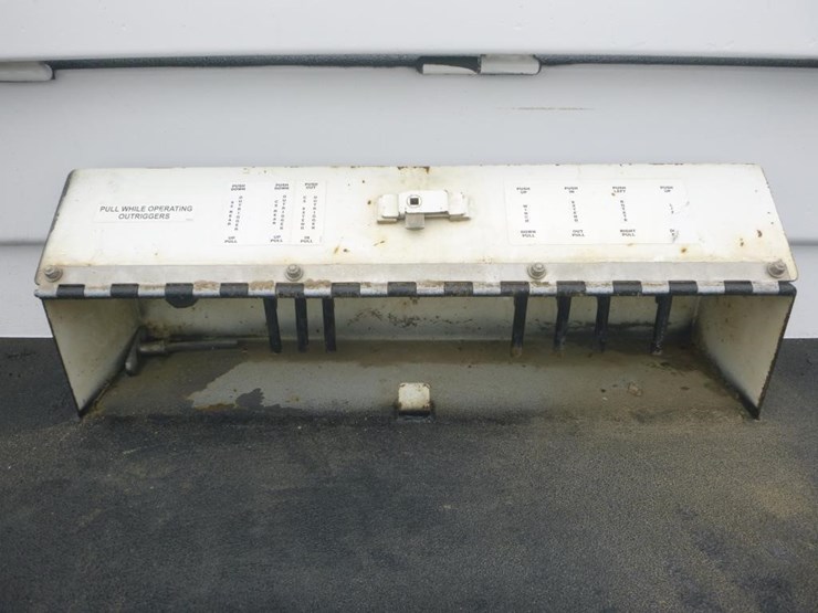 2013-international-durastar-4400-image-16