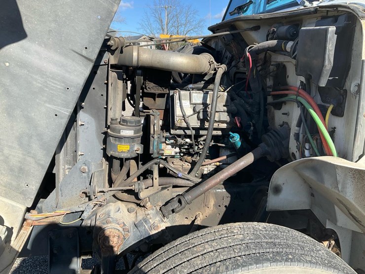 2001-international-4900-image-95