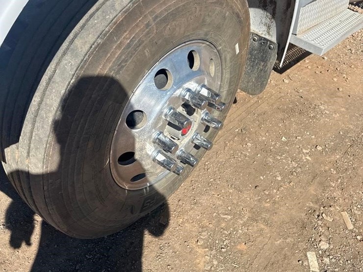 2012-peterbilt-367-image-14