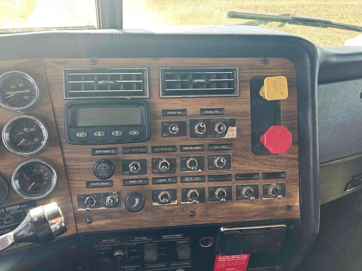 western-star-4964f-image-73