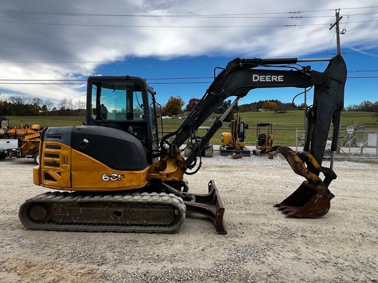 2010-john-deere-60d-image-6