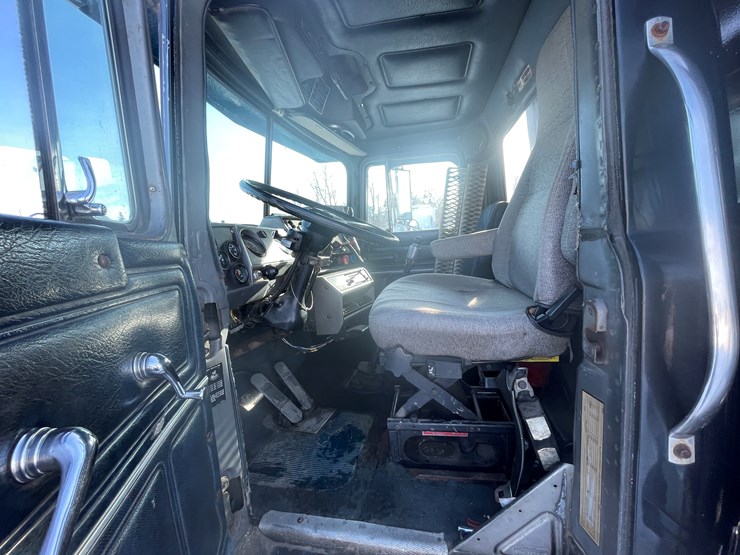 #1156-•-1987-mack-dump-truck-(has-mn-title)-image-24