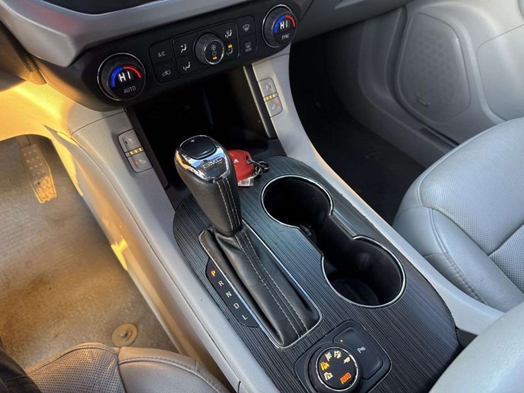 2017-gmc-acadia-slt-image-24