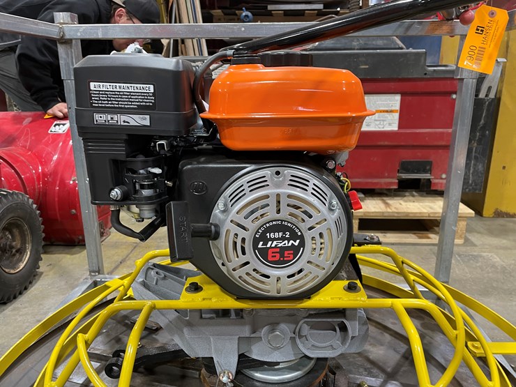 #7900-•-land-hero-lvh-436-power-trowel-image-5