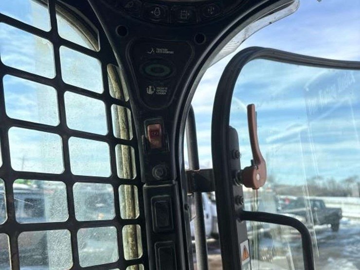 2018-bobcat-t740-image-20