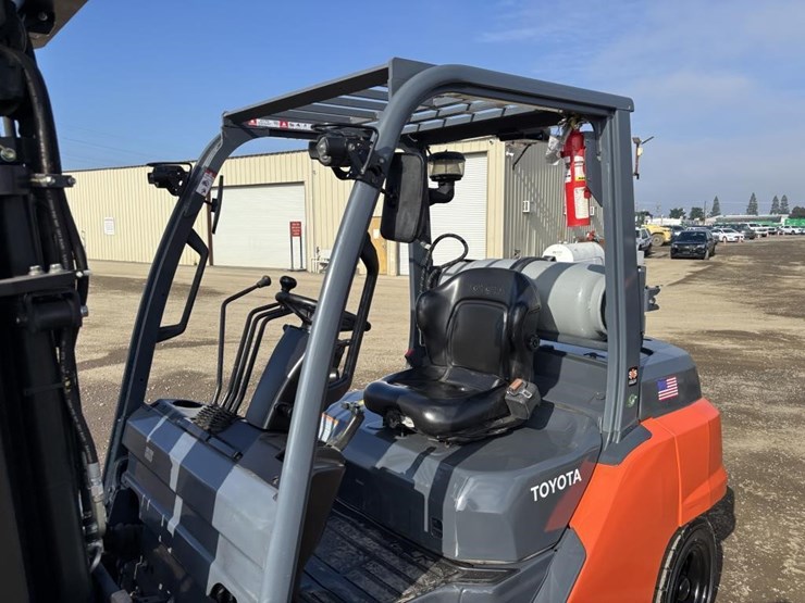 2020-toyota-8fg35u-image-17