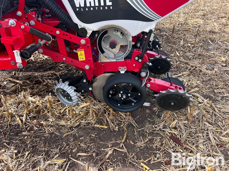 2018-white-9200-12r30”-front-fold-planter-image-9