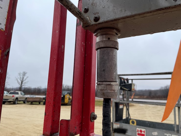 #300-•-1996-mec-scissor-lift-image-37