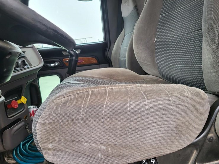 2012-peterbilt-386-image-45