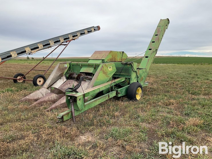 john-deere-300-image-1