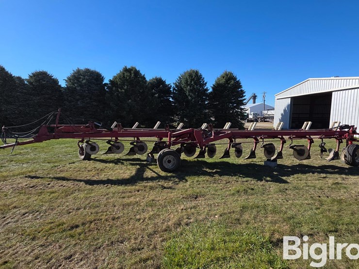 international-700-image-8