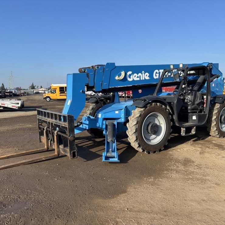2018 GENIE GTH1056