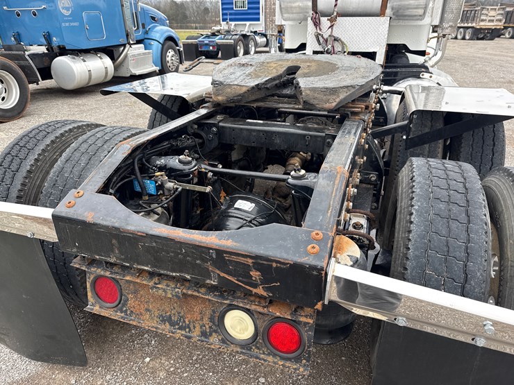 2008-peterbilt-386-image-15