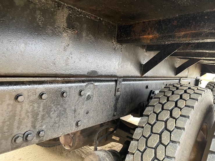 peterbilt-357-image-29