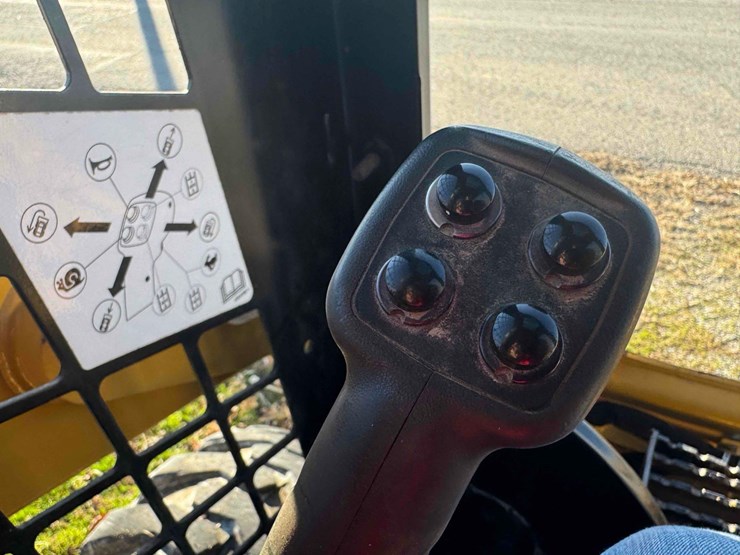 caterpillar-236d-image-35