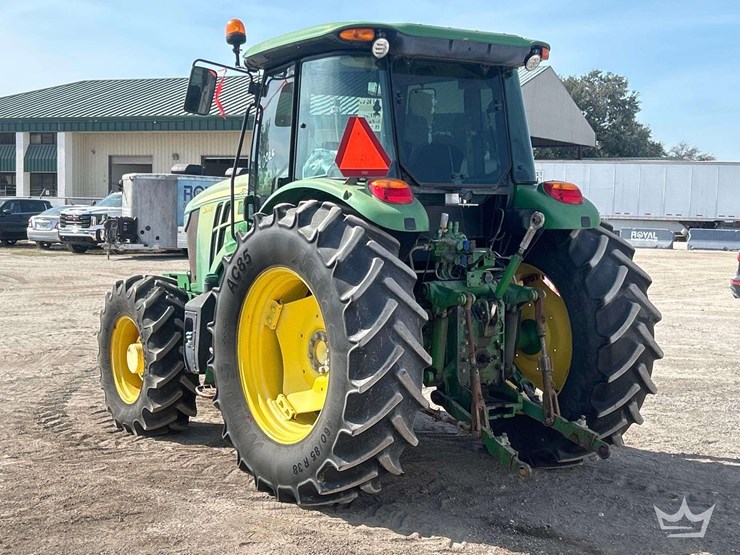 john-deere-6135e-image-4