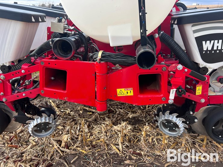 2018-white-9200-12r30”-front-fold-planter-image-12
