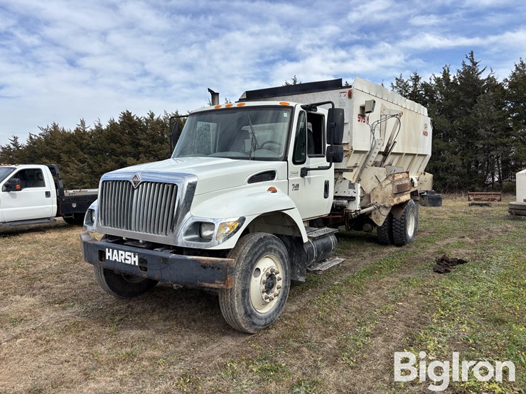 international-7400-image-1