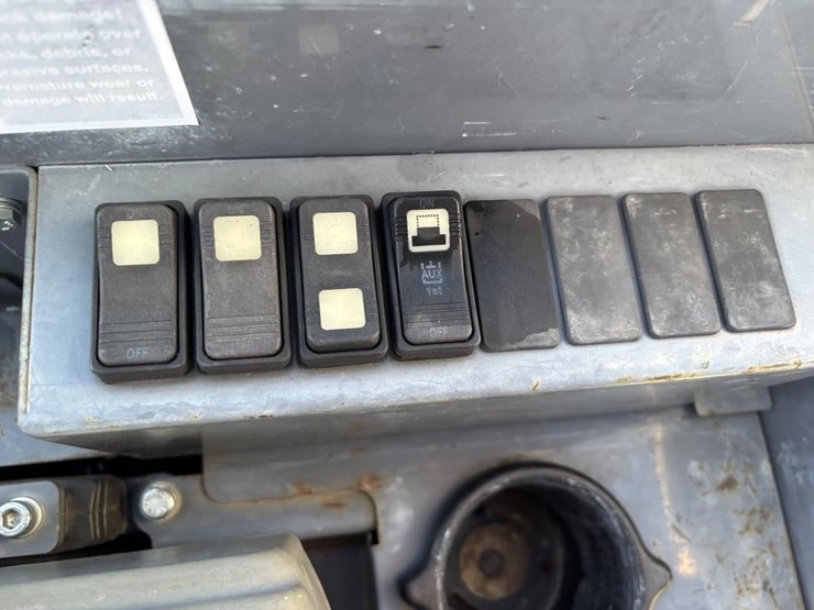 takeuchi-tb230-image-36