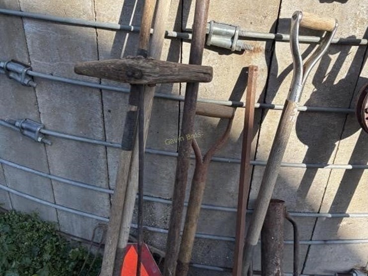 wagon-toque-&-yard-tools-image-6