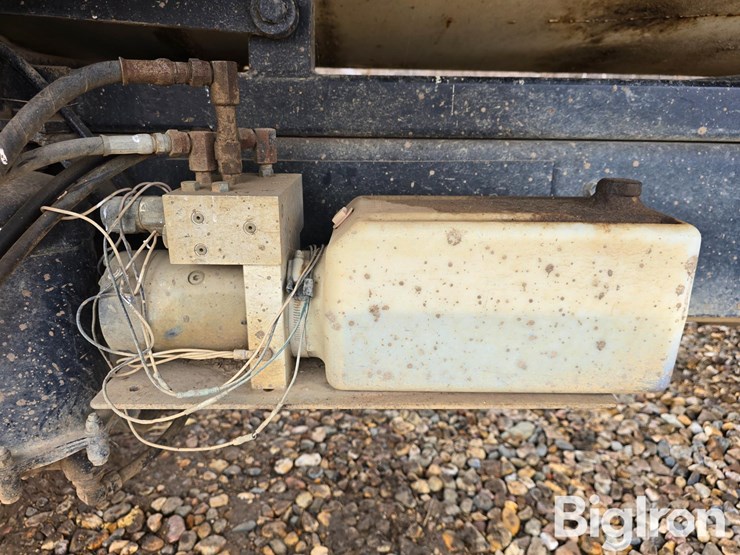 1995-international-4700-image-16