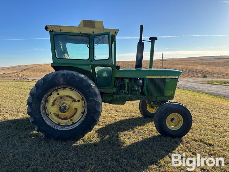 john-deere-4320-image-4
