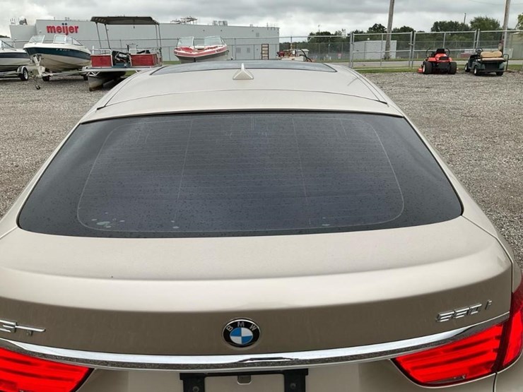 #2053-•-2010-bmw-550gt-car*-image-22