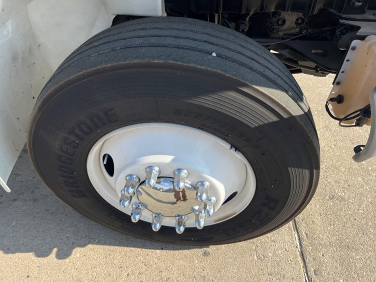 2019-international-durastar-4300-image-11