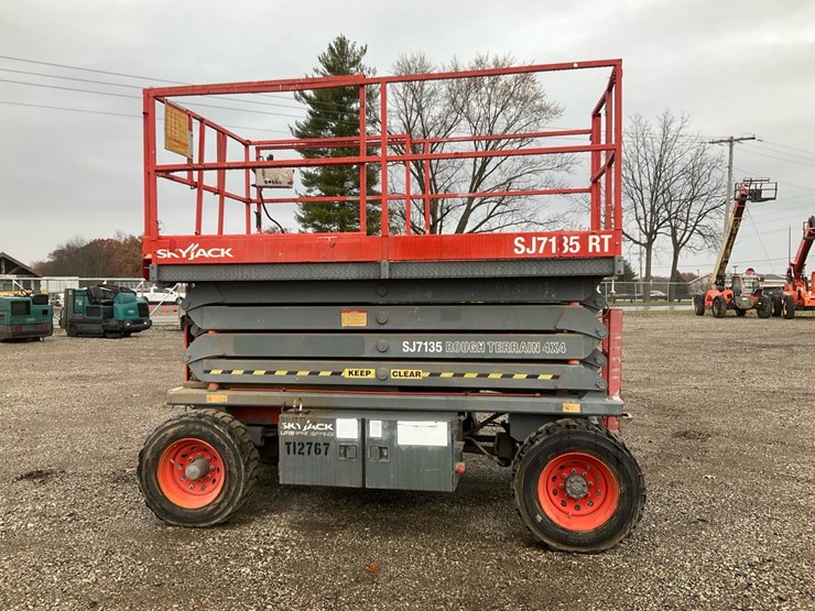 skyjack-sj7135rt-image-2