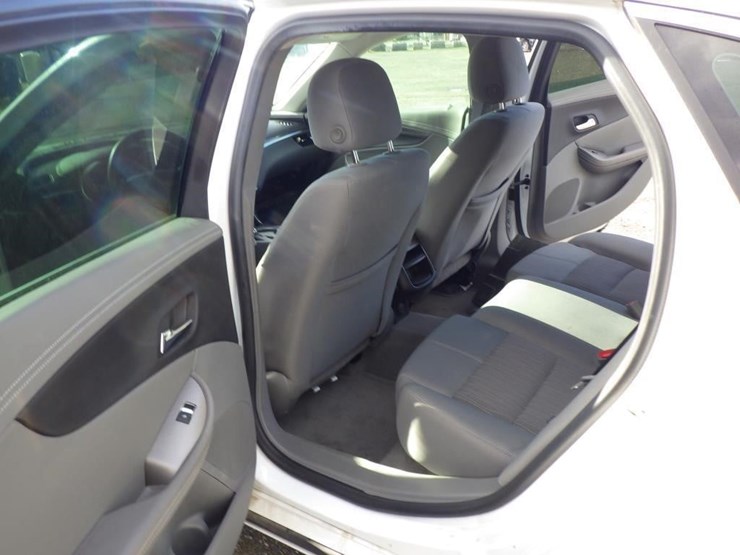 2017-chevrolet-impala-sedan-image-7