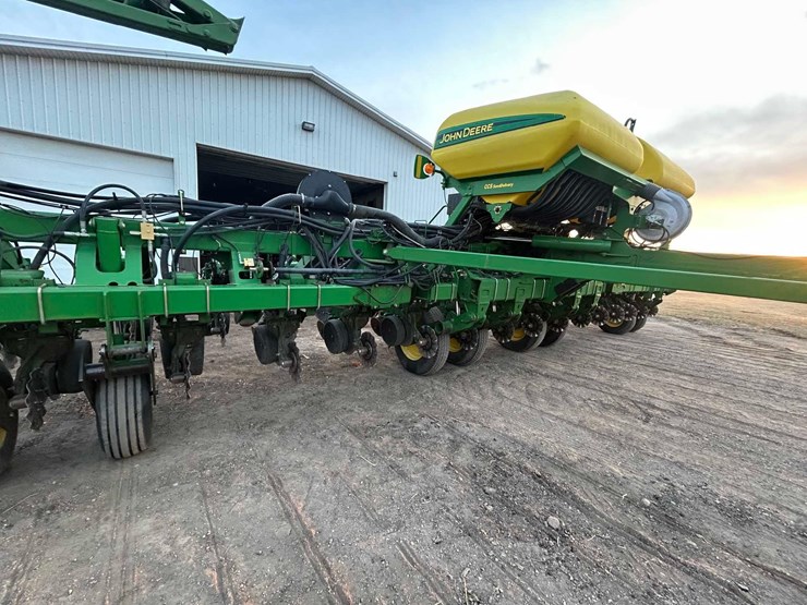 john-deere-1790-image-17