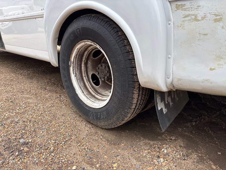 2013-ford-e450-image-5