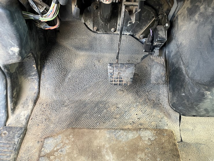 international-7400-image-38