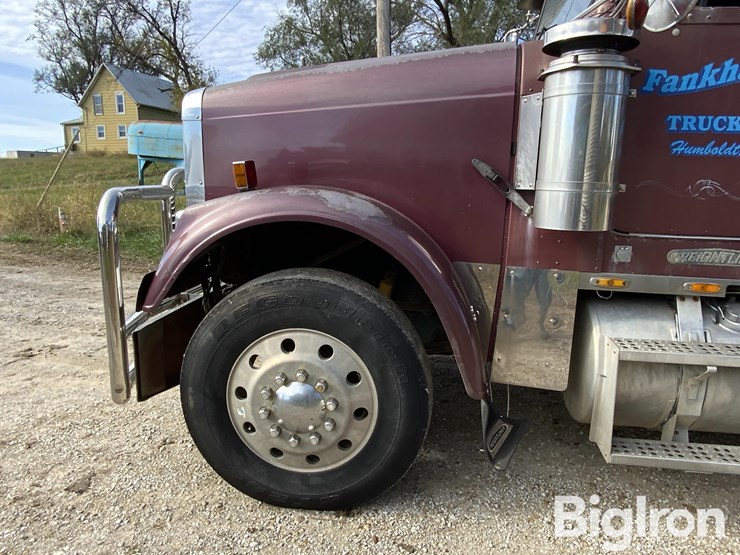 1996-freightliner-fld120-image-13