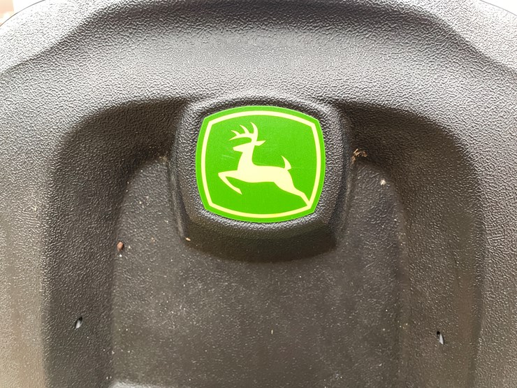 john-deere-x300-image-11