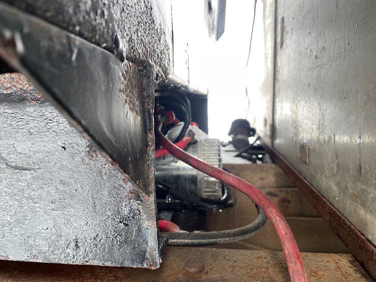 #1169-•-2001-chevrolet-3500-dump-box-truck-(has-mn-title)-image-31