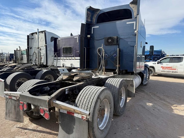 2014-peterbilt-579-image-3