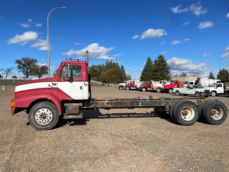 #1108-•-1996-international-cab-and-chassis-(has-mn-title)-image-2