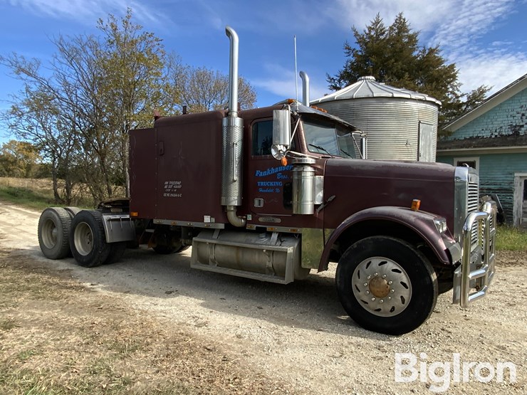 1996-freightliner-fld120-image-3