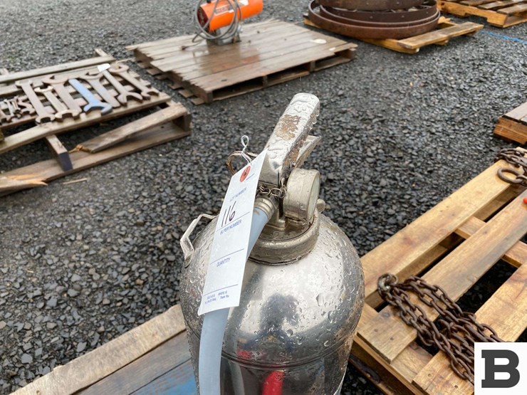 (2)-water-fire-extinguishers,-(2)-ansul-sentry-fire-extinguishers-image-6