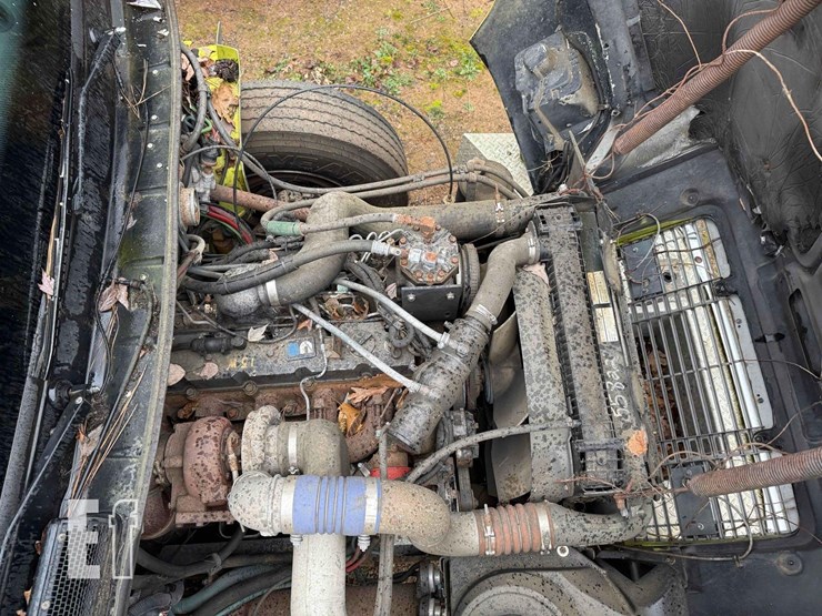 1995-freightliner-fl80-image-6