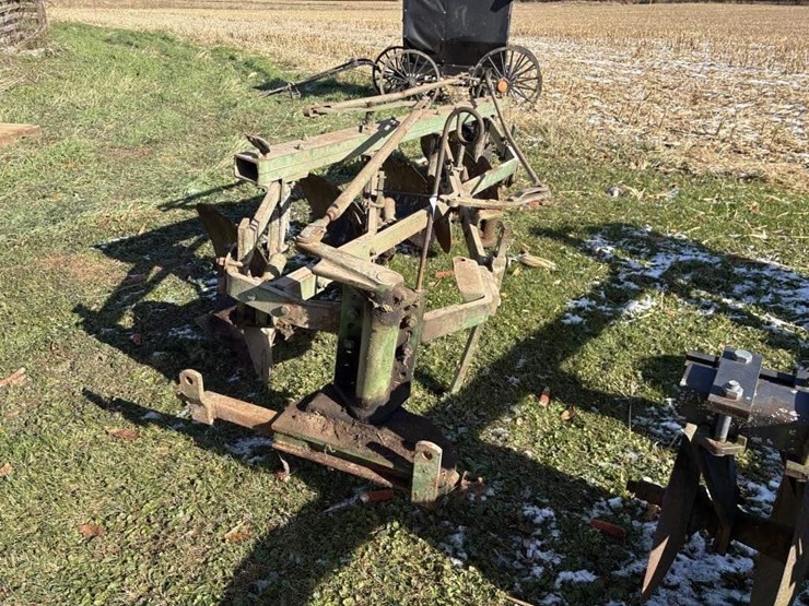 john-deere-4-bottom-plow-image-2